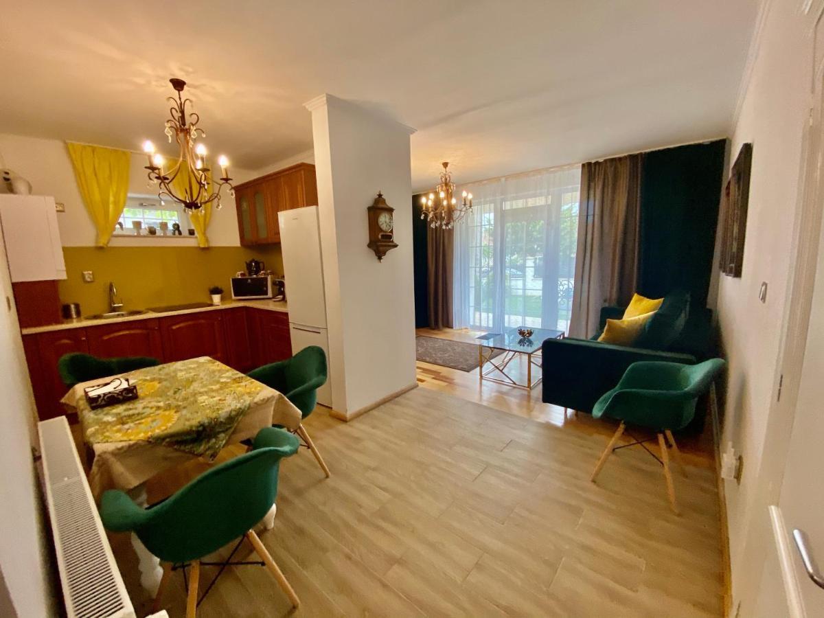 Sarada Boutique Luxury Apartment Дева Екстер'єр фото