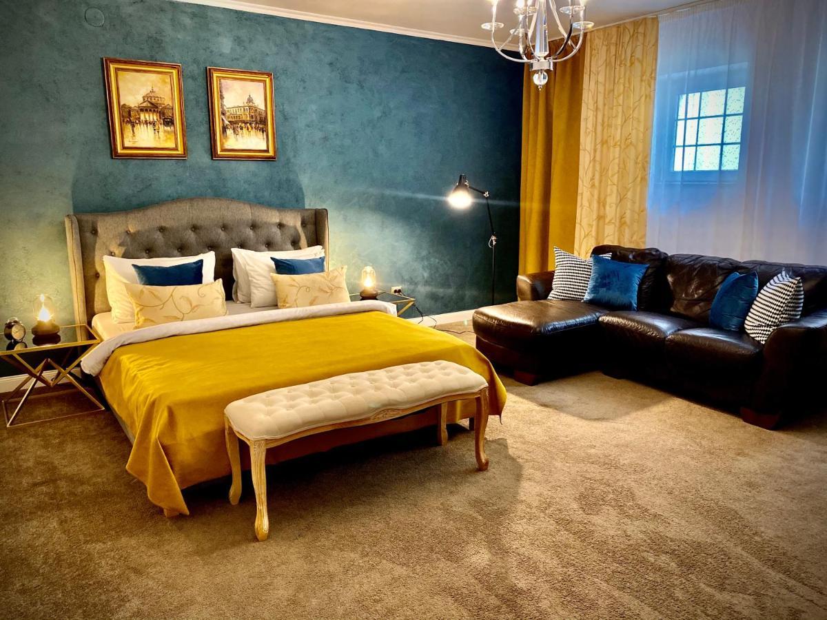Sarada Boutique Luxury Apartment Дева Екстер'єр фото