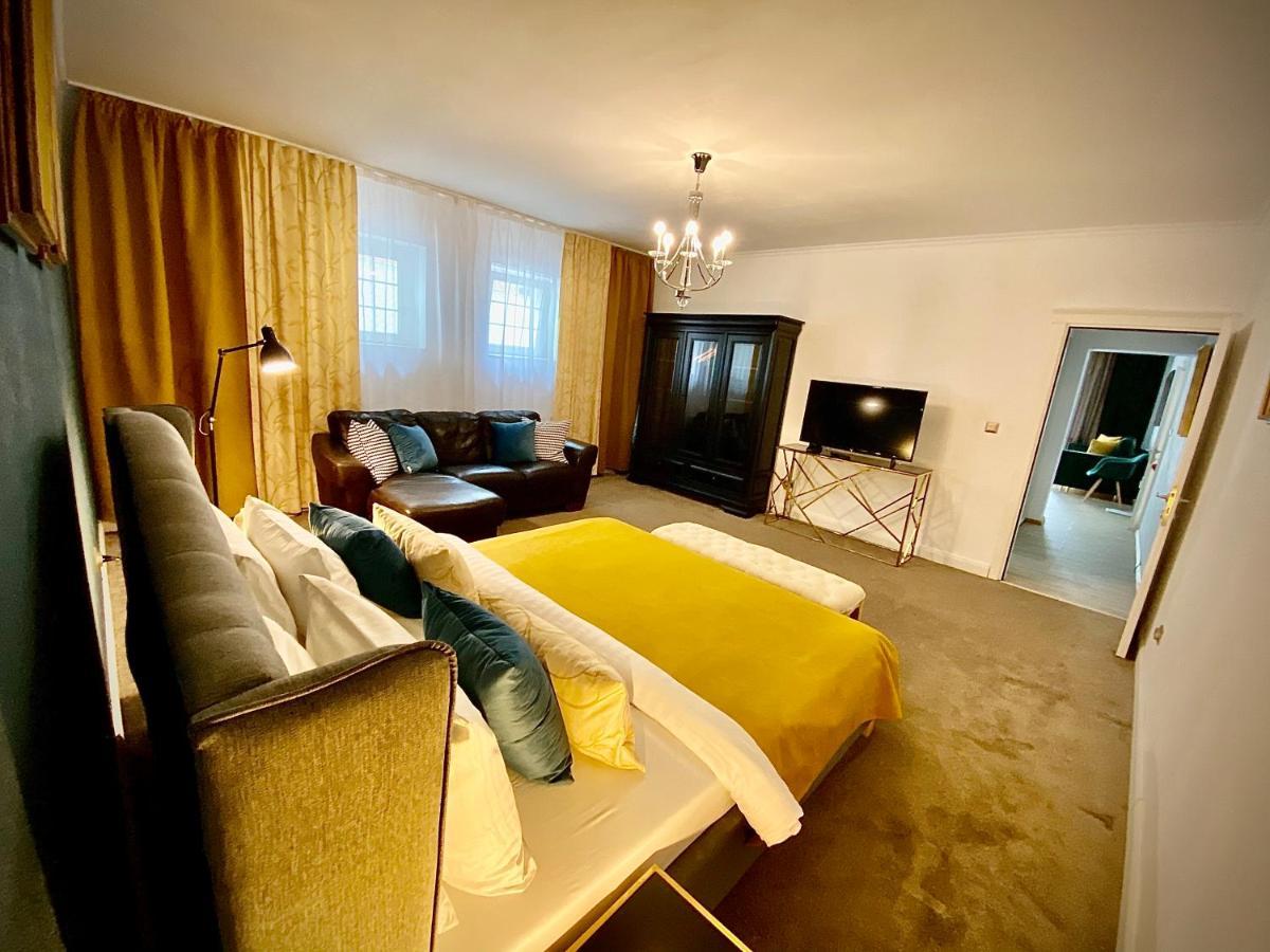 Sarada Boutique Luxury Apartment Дева Екстер'єр фото