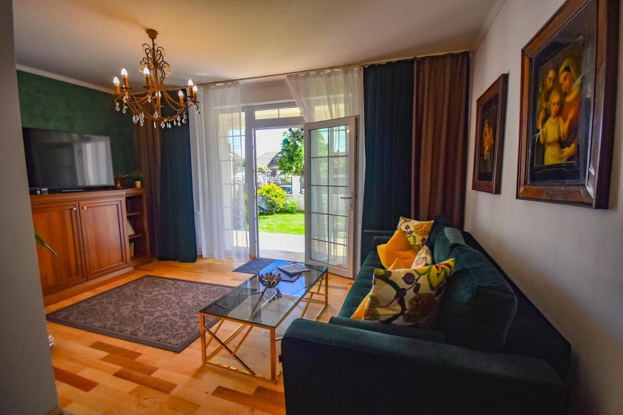 Sarada Boutique Luxury Apartment Дева Екстер'єр фото