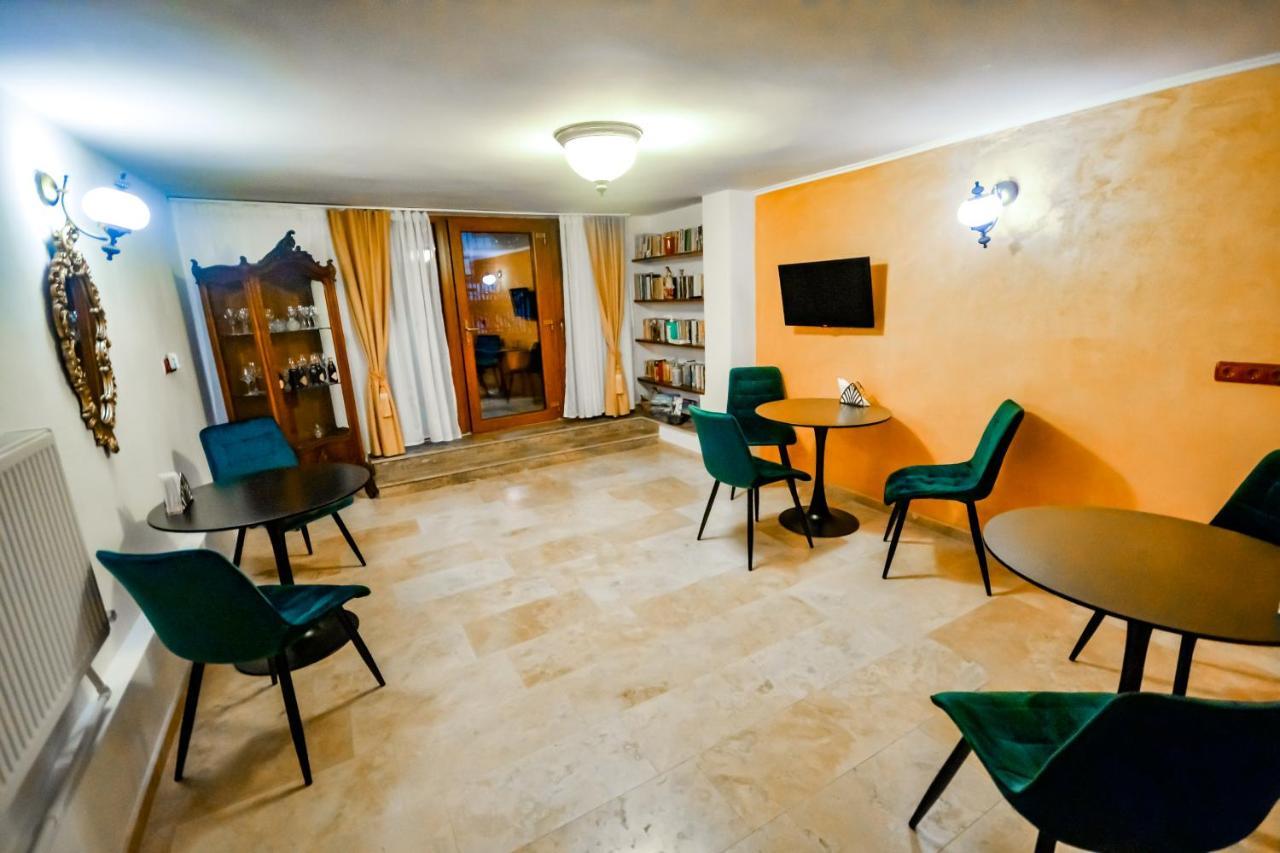 Sarada Boutique Luxury Apartment Дева Екстер'єр фото